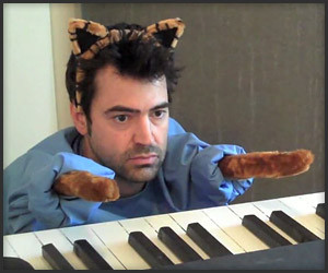 Ron Livingston Keyboard Cat