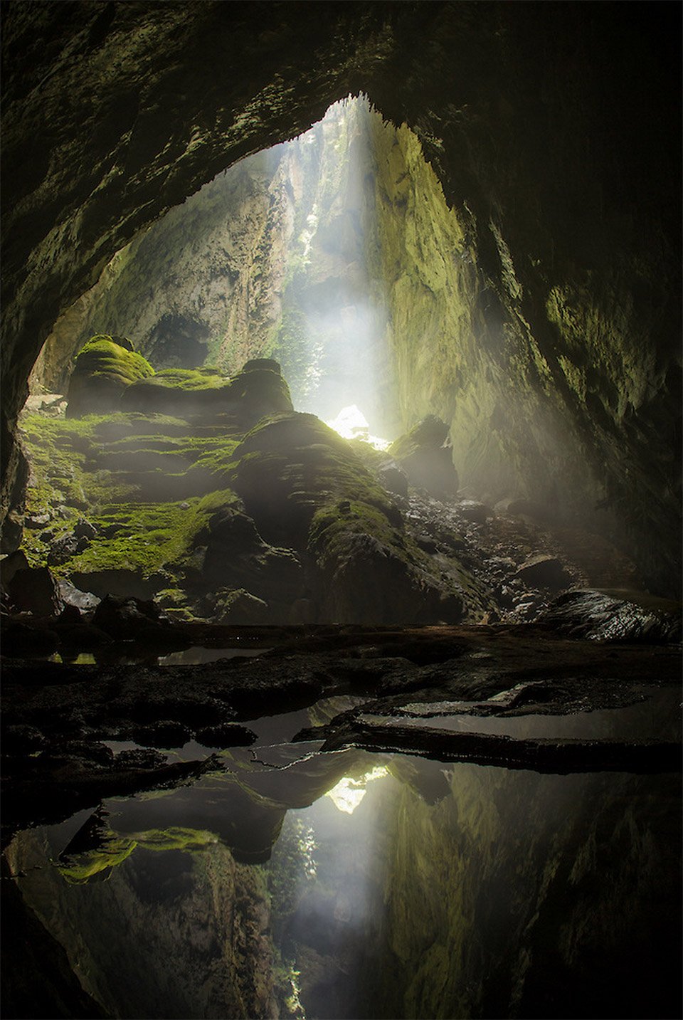 image cueva inside hang son doong 1