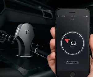 Deal: Zus Smart Car Charger & Locator