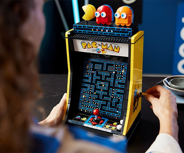 LEGO Icons Pac-Man Arcade Machine