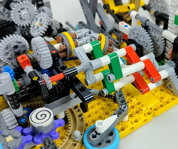 44 Mechanism LEGO Machine