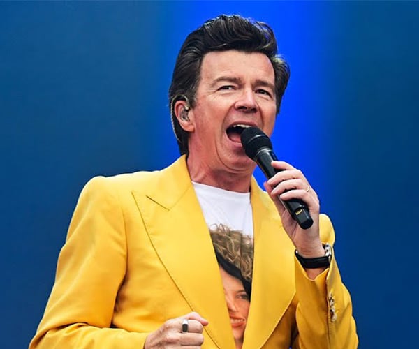 Rick Astley Covers Foo Fighters Live