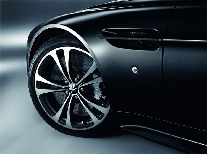 Aston Martin: Carbon Black