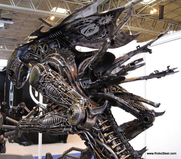 8 ft. Alien Queen Sculpture