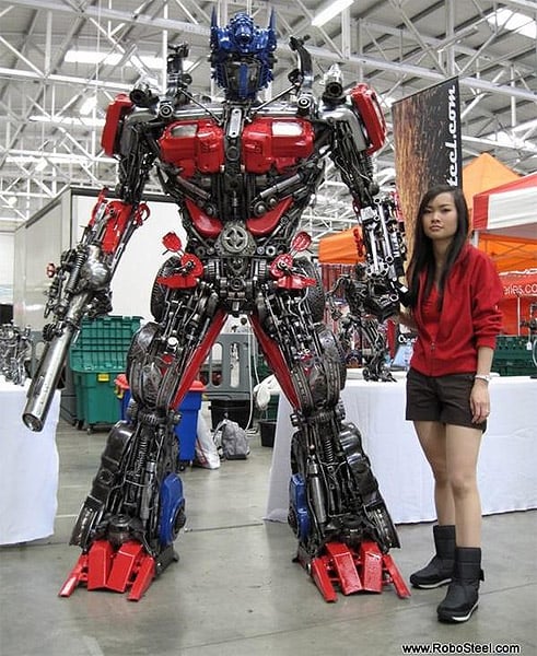2.5 Meter Optimus Prime