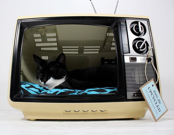 Retro TV Cat Bed