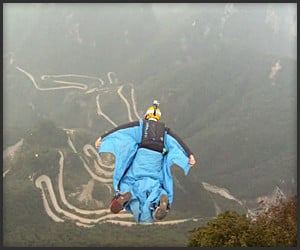 Wingsuit Flying in Tianmenshan