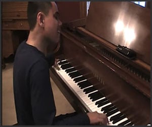 Blind Pianist Plays Dubstep