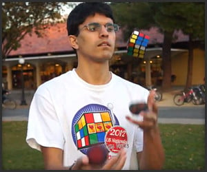 Juggling & Solving a Rubikâ€™s Cube
