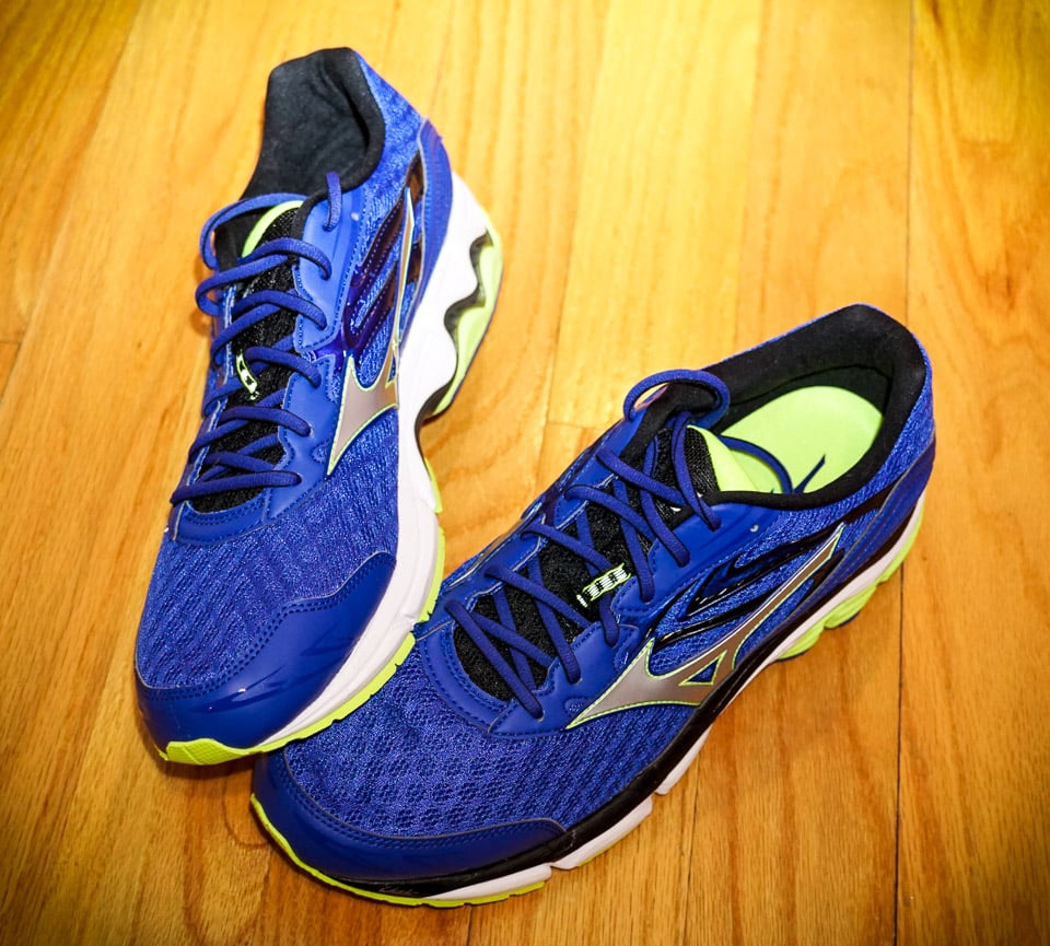 mizuno blue running shoes