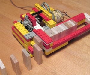 LEGO Domino Machine