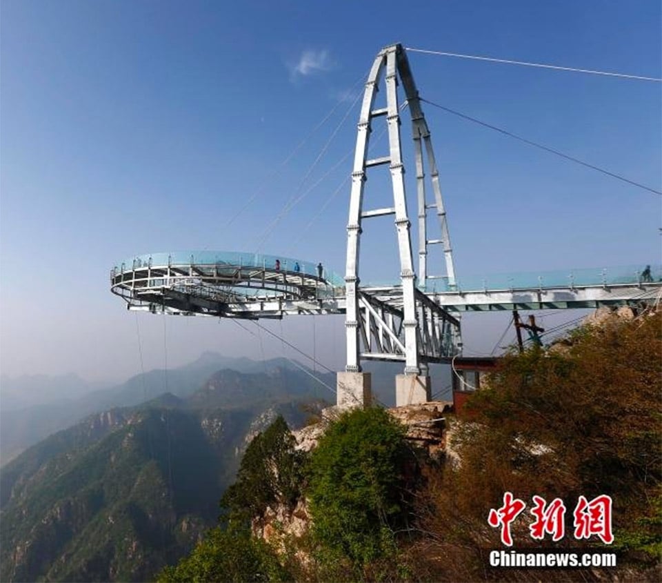 World’s Largest Glass Platform