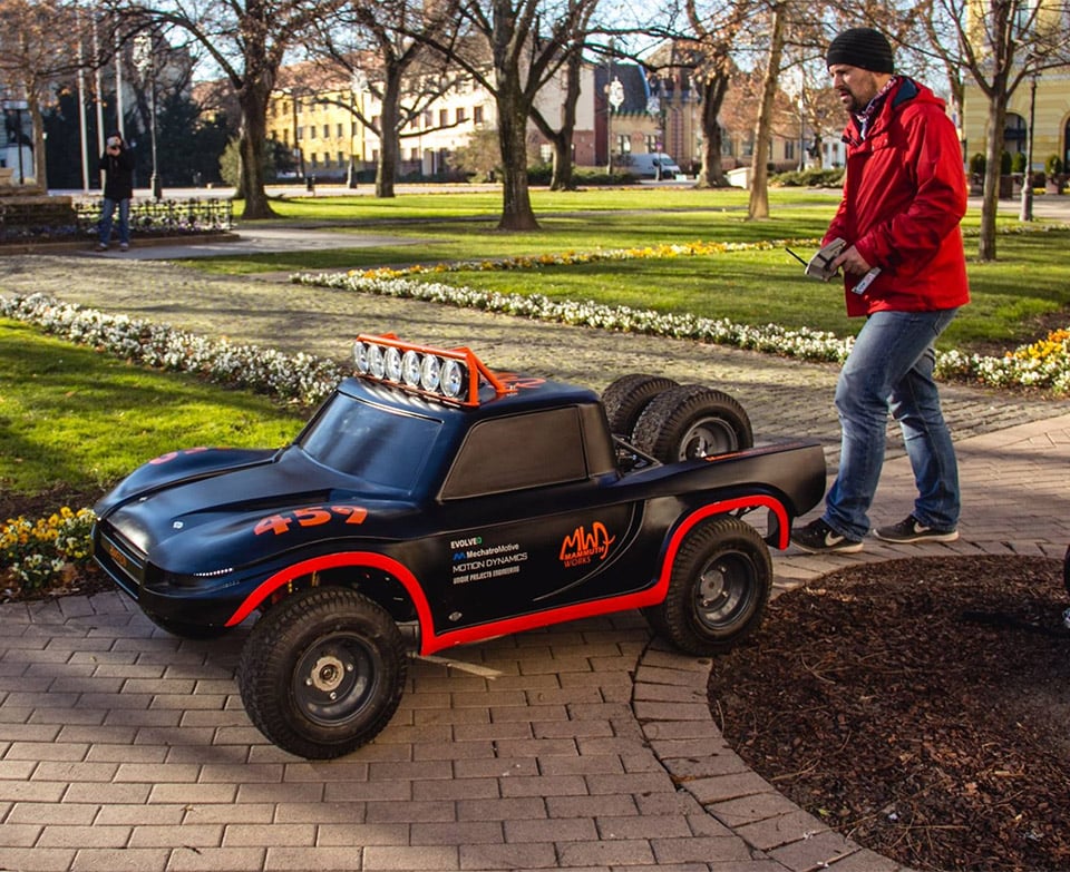 biggest scale rc truck