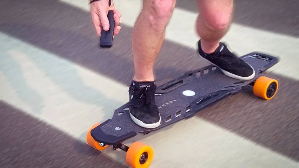 The Serpent Electric Skateboards Are Affordable but Groundbreaking