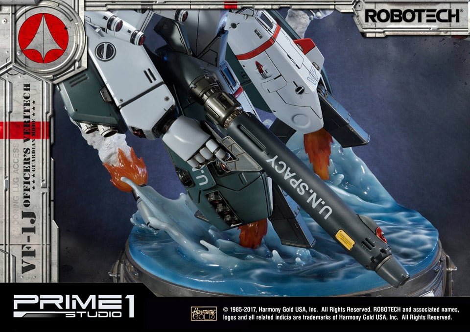 Robotech VF-1J Guardian Mode Statue