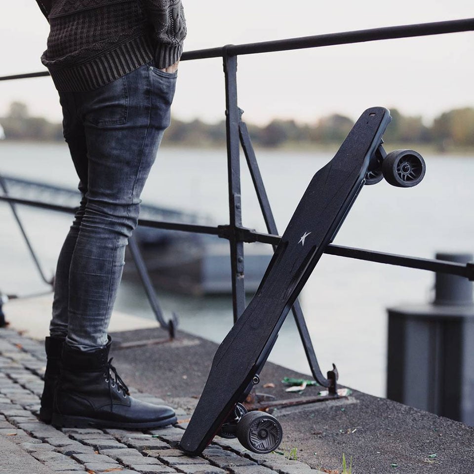 The StarkBoard Electric Skateboard Doesn\u002639;t Need a Remote Control