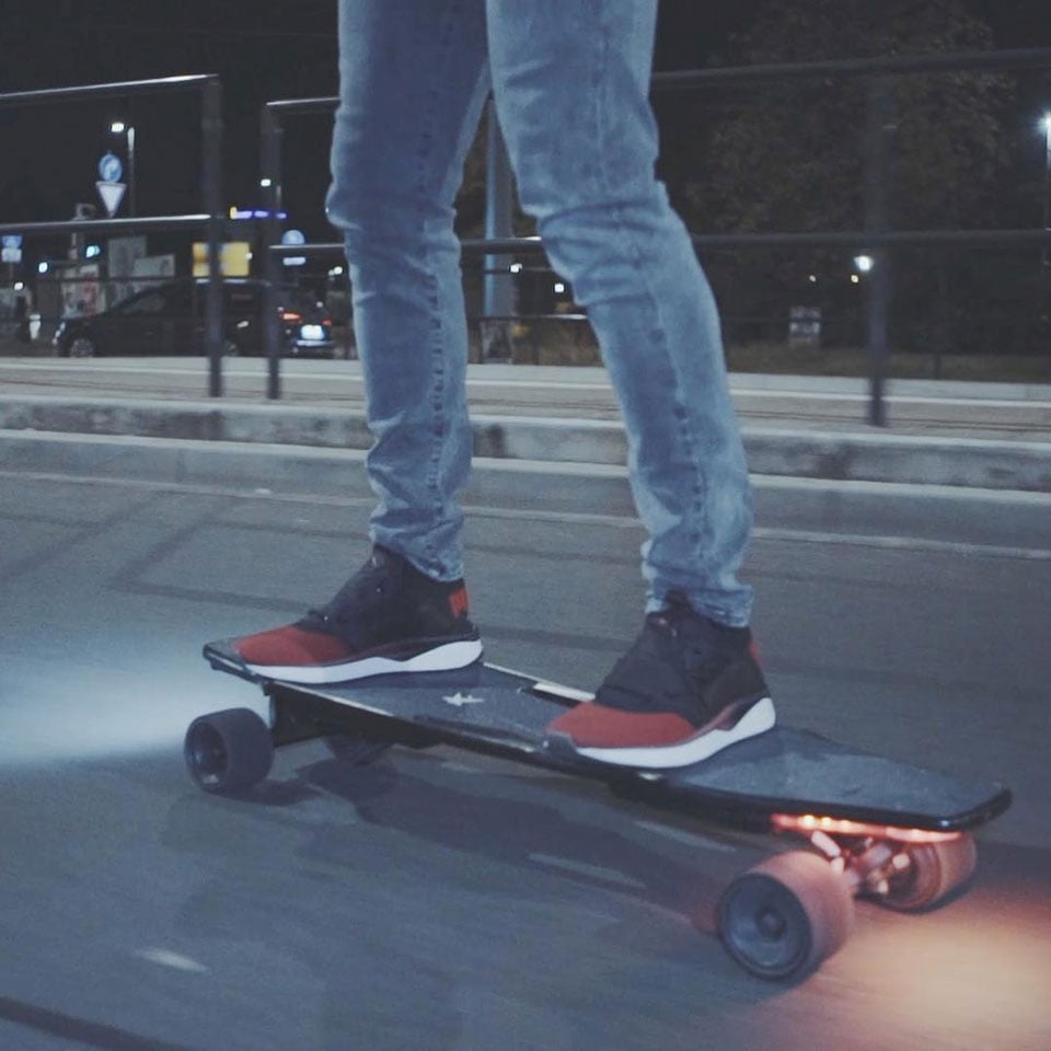 The StarkBoard Electric Skateboard Doesn\u002639;t Need a Remote Control