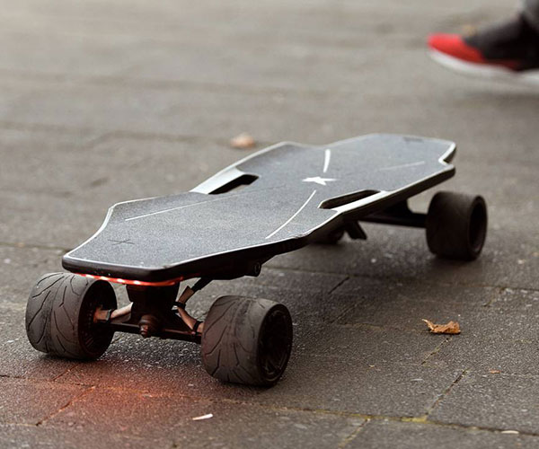 The Serpent Electric Skateboards Are Affordable but Groundbreaking