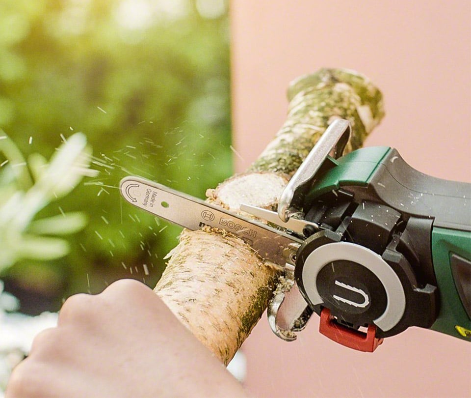 The Bosche EasyCut 12 Is an Insanely Awesome Tiny Chainsaw