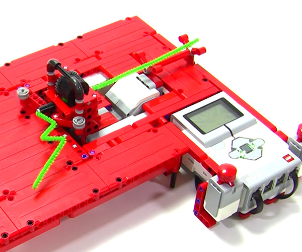 Pipe Cleaner Bending LEGO Robot