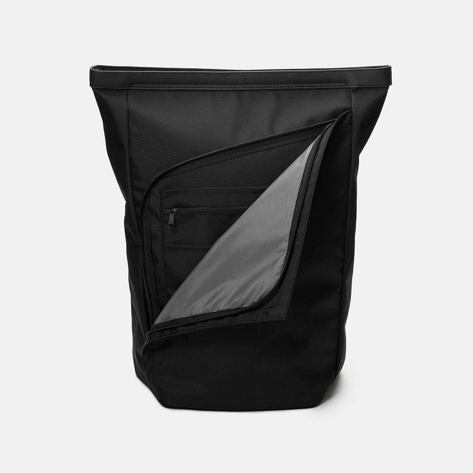 The Invisible Backpack Has a Minimal and Functional Design