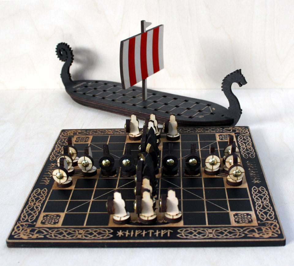 Daldøs & Hnefatafl Board Game