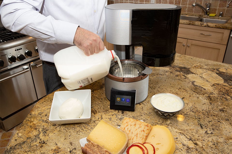 Fromaggio: A smart, automatic home cheesemaker