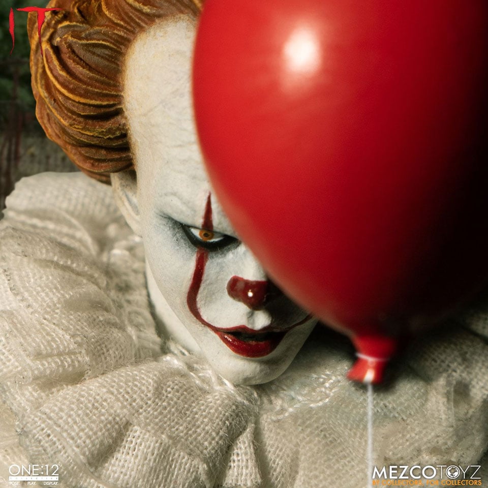 One:12 Collective IT Pennywise Figure