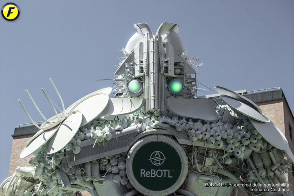 RoBOTL Robot Sculpture