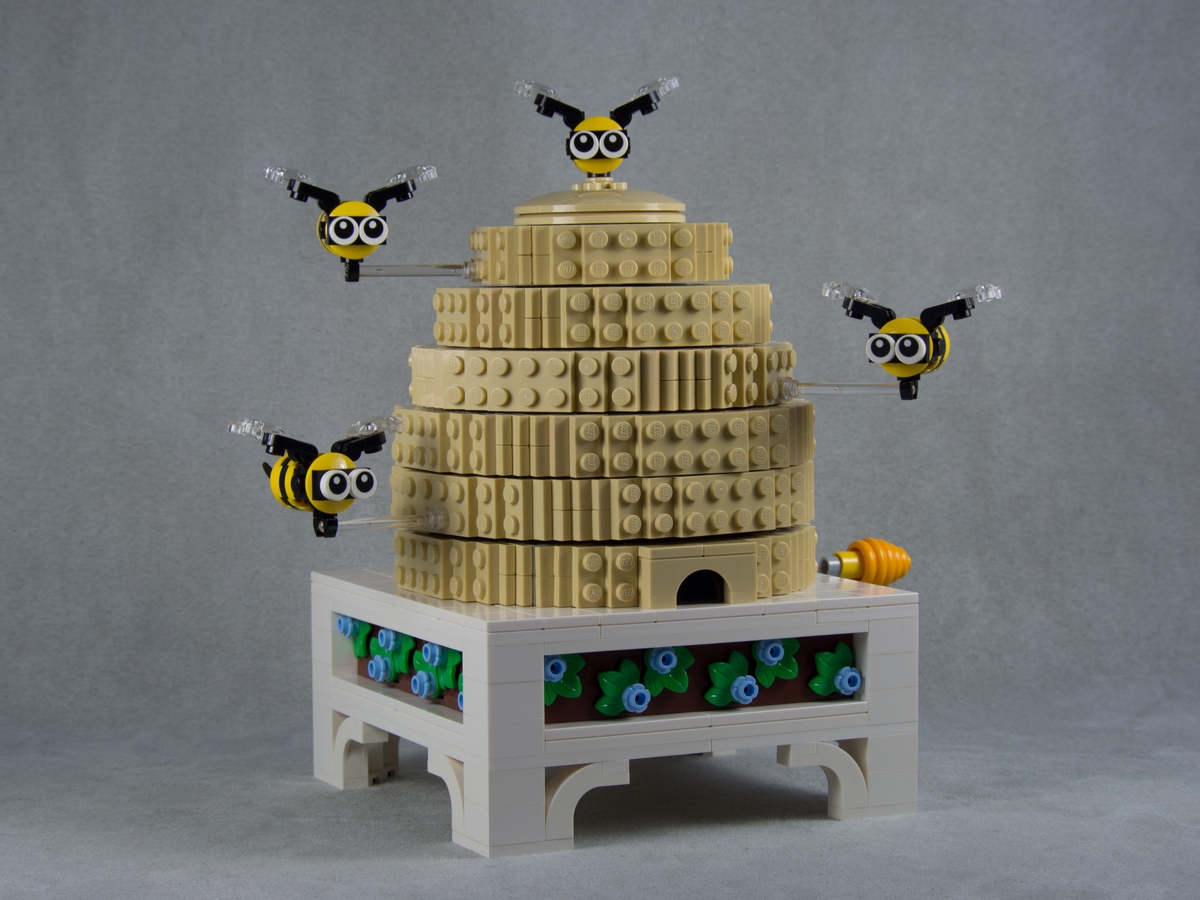 Mechanical LEGO Beehive