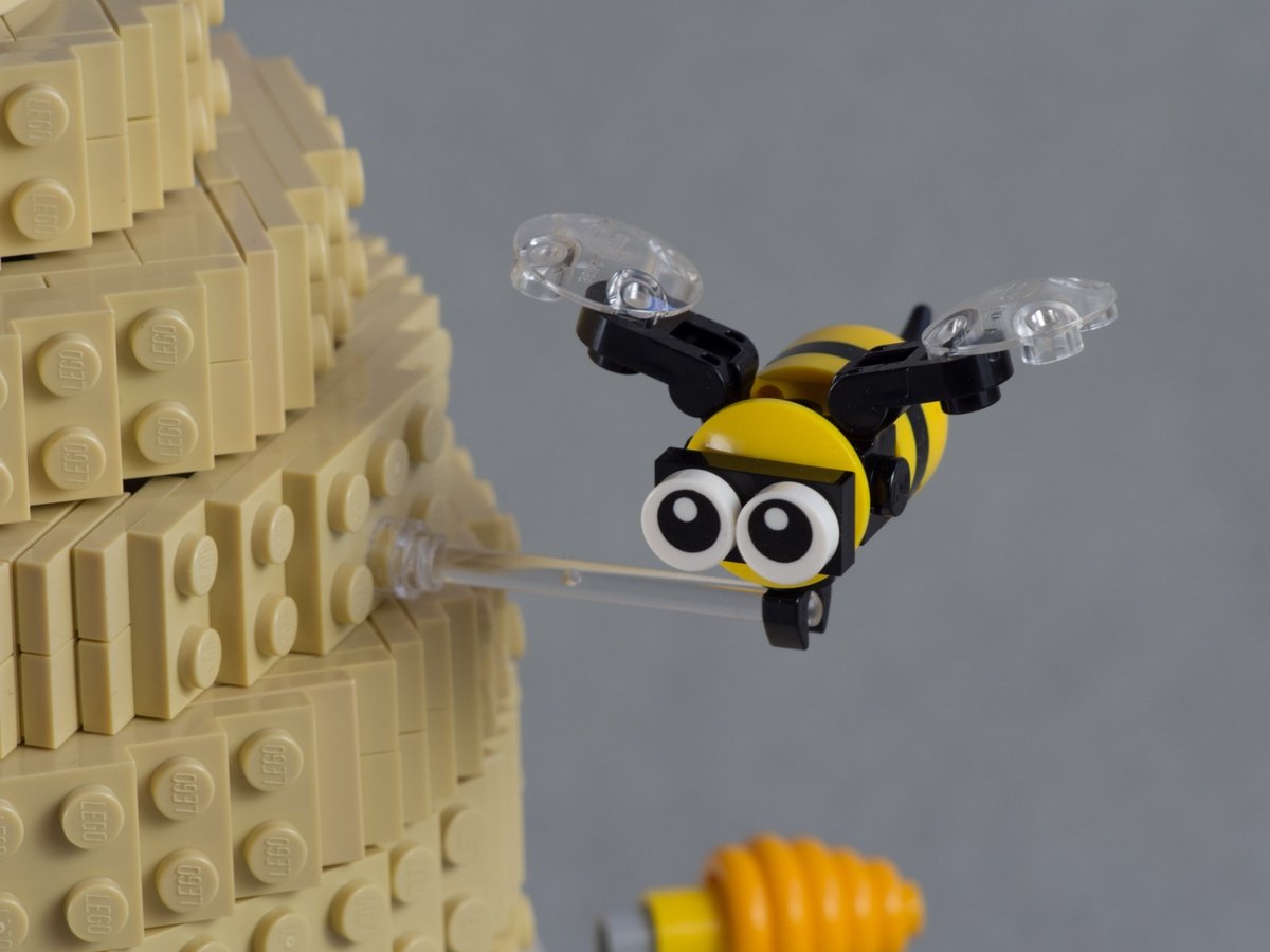 Mechanical LEGO Beehive