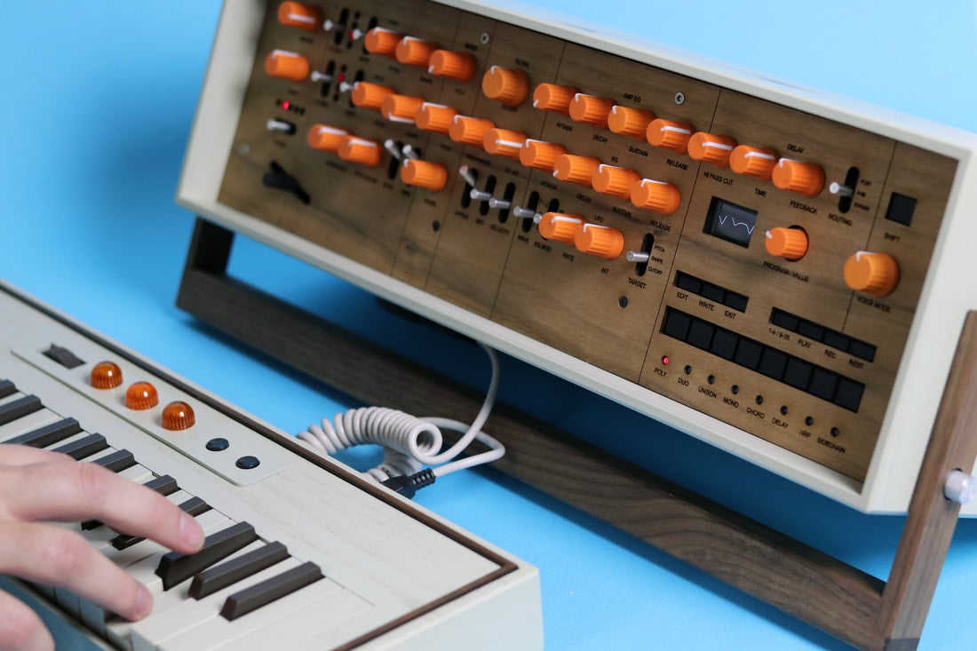 Carrier37 Synthesizer