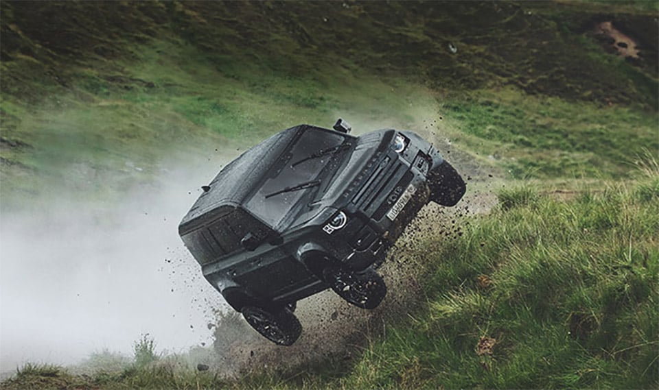 Land Rover Defender x 007