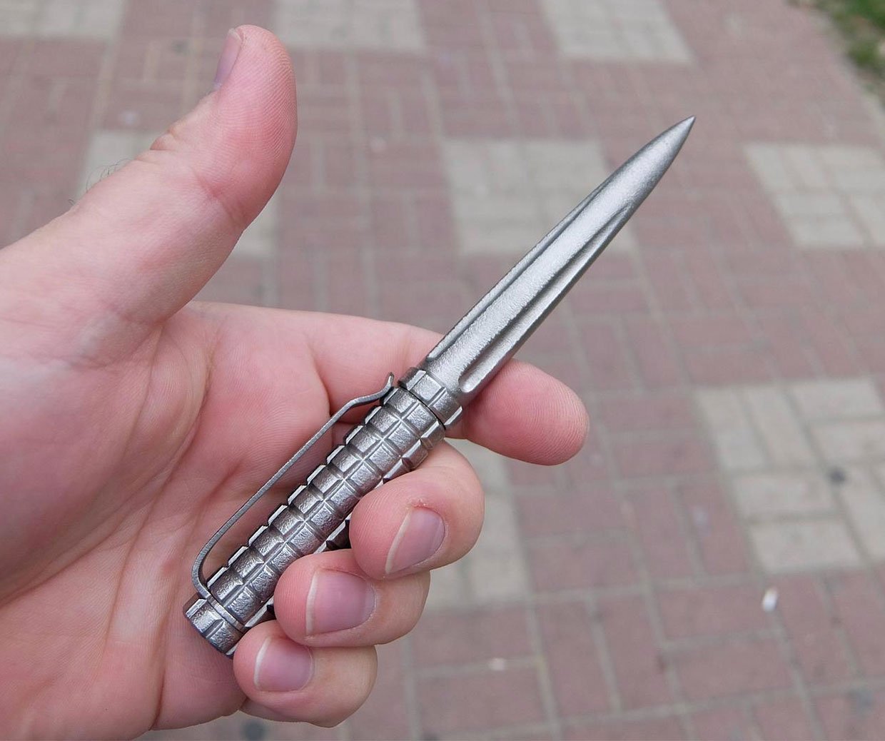 WarmKnives Tactical Pen