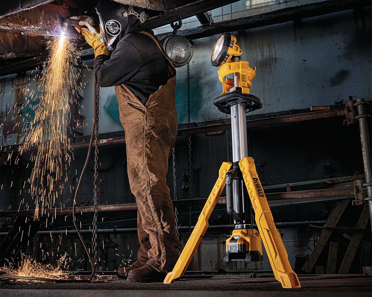 DeWalt 20V MAX Cordless Tripod Light