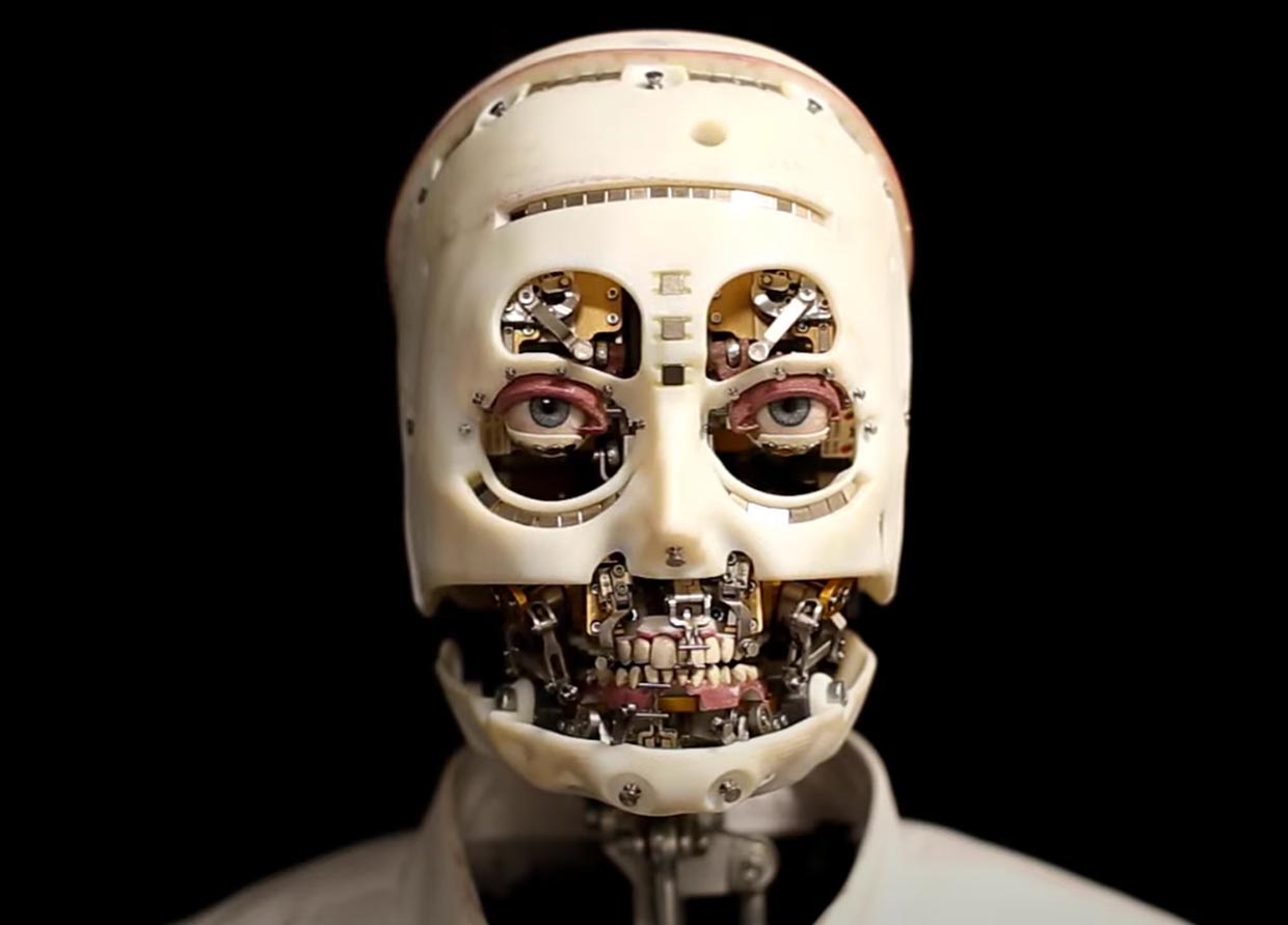 Creepy “Realistic” Robot Gazes