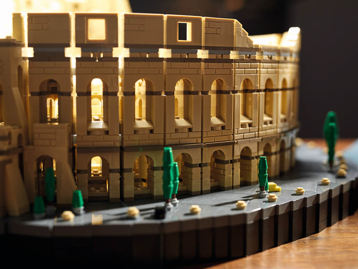 9000+ Piece LEGO Colosseum: Rome Won't Be Built in a Day
