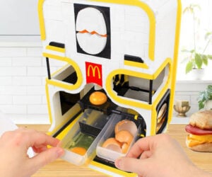 LEGO Egg Cracking Machine