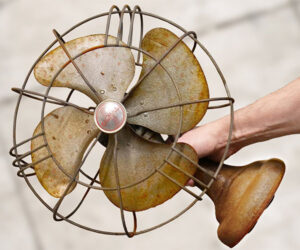 Restoring a Rusty Table Fan