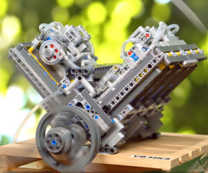 LEGO Pneumatic V8 Engine