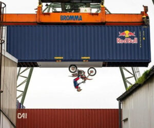 Motocross Shipping Port Stunts