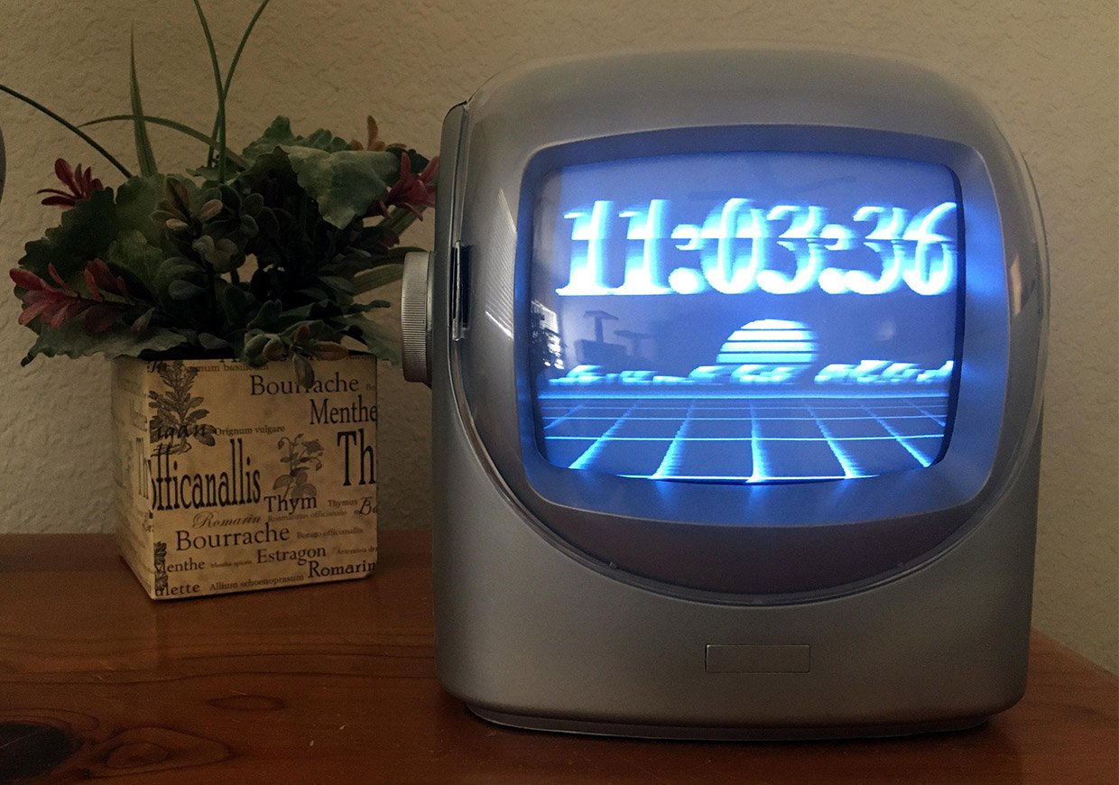 Retro ’80s TV Clock