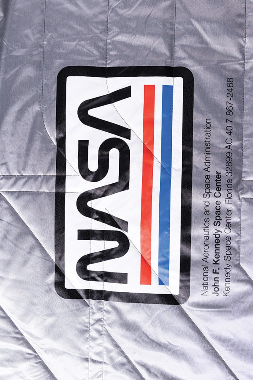 686 x NASA Hooded Puffer Blanket