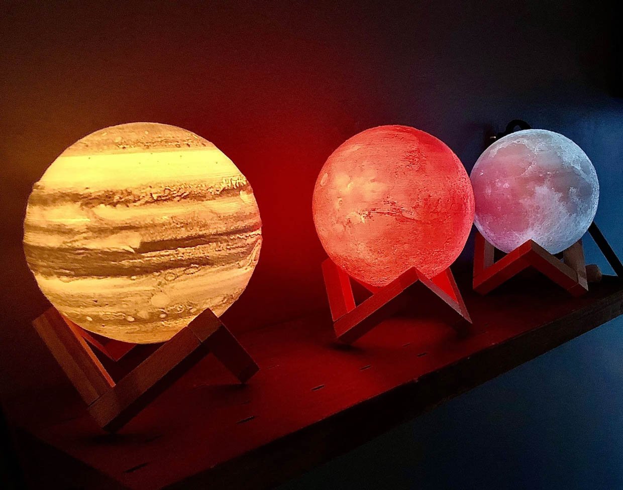 3D-Printed Planet Lamps