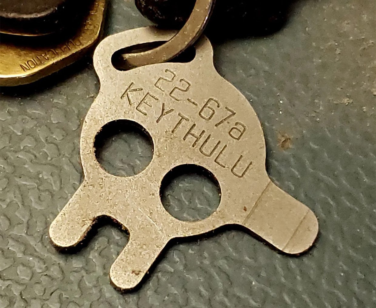 Keythulu Keychain Multitool for Cabinets
