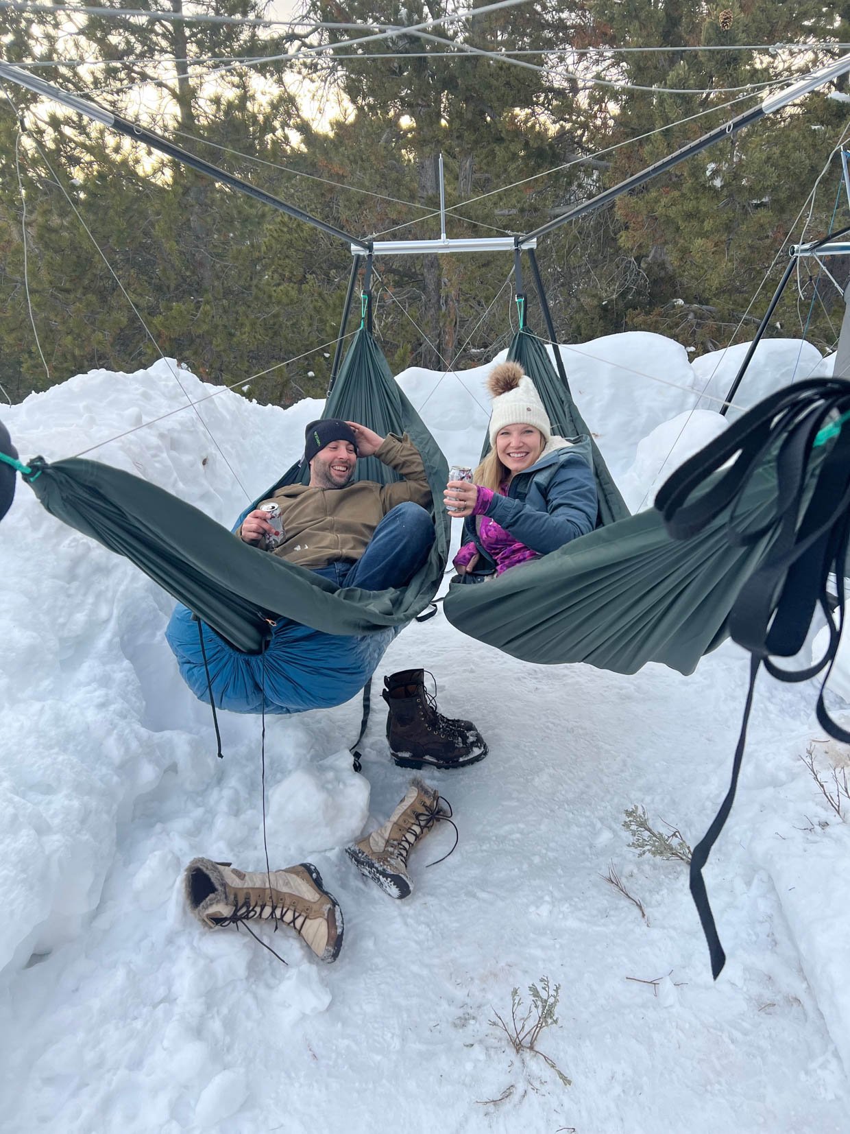 Multiple hammock outlet stand