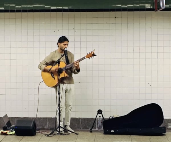 A Subway Concert of Radiohead Covers