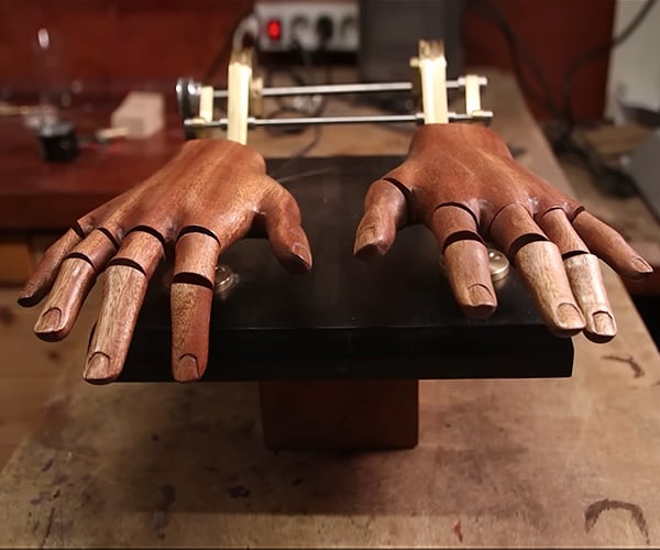 Typing Hands Automaton