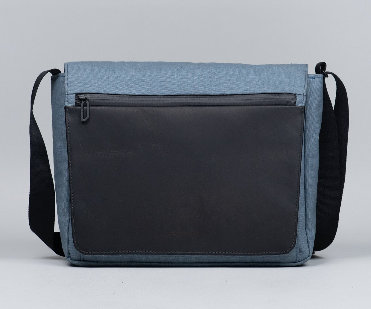 Waterfield Shinjuku Messenger Bags Are Perfect for Your New iPad