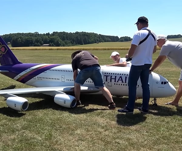 The World’s Largest R/C Airplanes